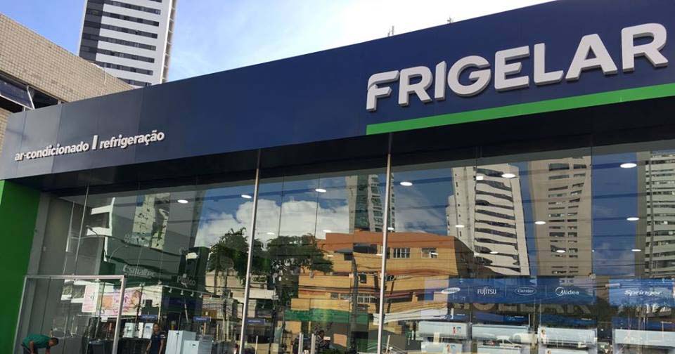 Fachada da nova loja da Frigelar em Recife, comércio de ar-condicionado, adegas climatizadas, cervejeiras e freezers