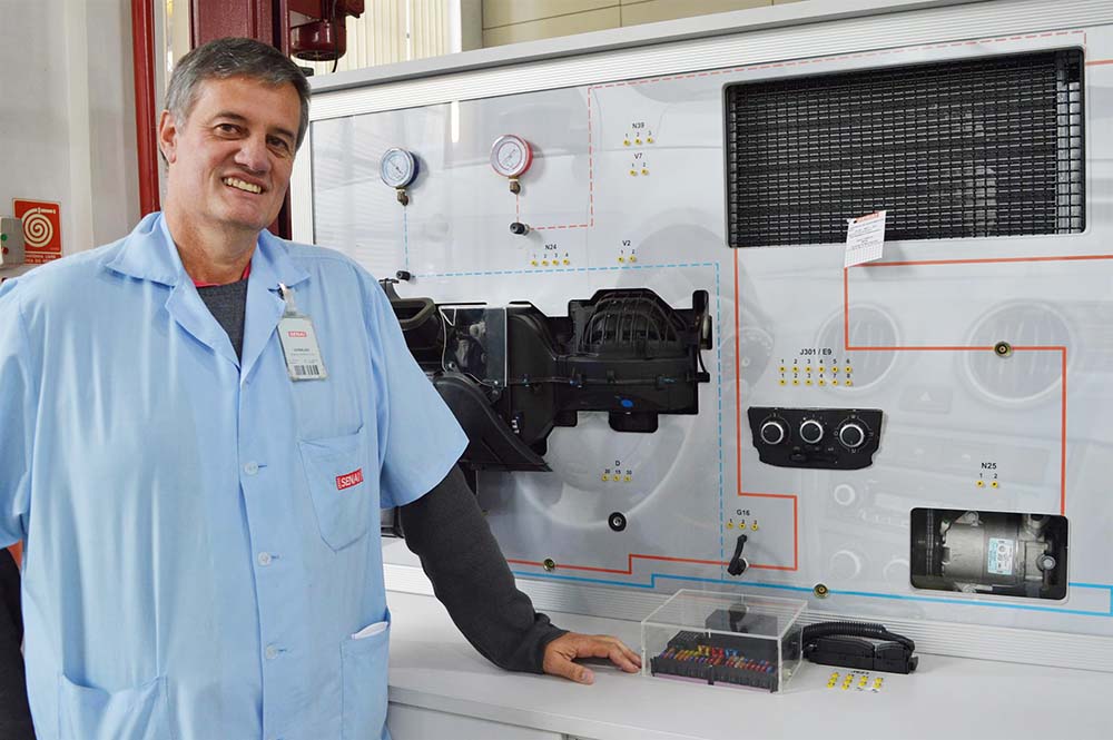 Professor de climatização automotiva Geraldo Arantes Filho, do Senai Oscar Rodrigues Alves, em São Paulo