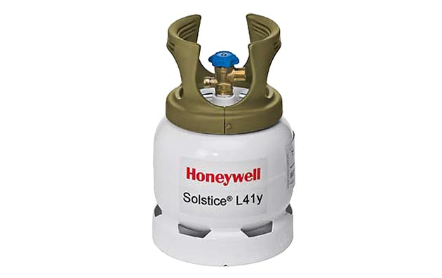 Cilindro do fluido refrigerante Solstice L41y, substância à base de hidrofluorolefina (HFO) desenvolvida pela Honeywell