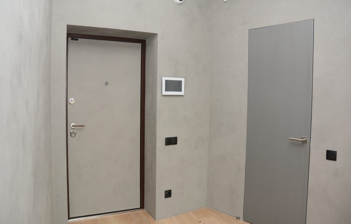 Vedação e portas: como identificar perda de frio e resolver