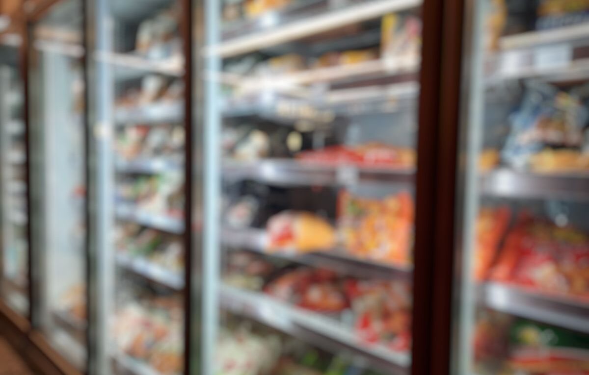 freezer comercial não gela em fileira de freezers comerciais com portas de vidro
