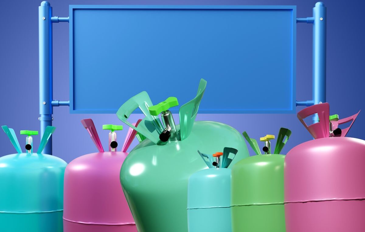 Cilindros coloridos de gases refrigerantes ilustrando as diferenças entre R-410A, R-32 e R-134a